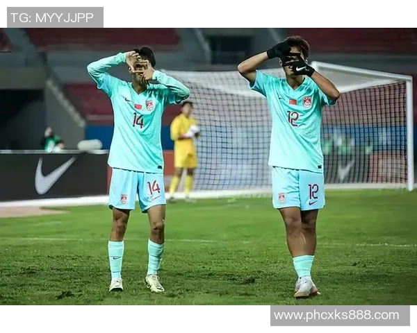 足球明星化身普通人踢球展现真实魅力与激情的精彩瞬间 足球明星化身普通人踢球展现真实魅力与激情的精彩瞬间